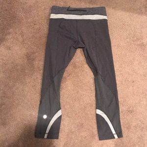 Super cute gray run in spire crop pants
